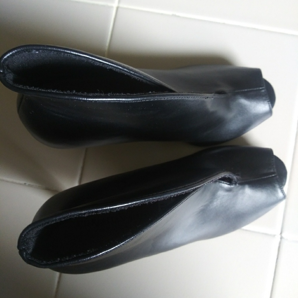 Heels - Picture 2 of 4